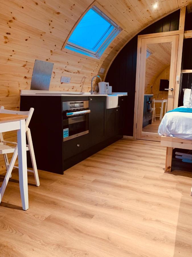 Thistle Pod Farm Stay With Hottub Sleeps 2 Galston  외부 사진